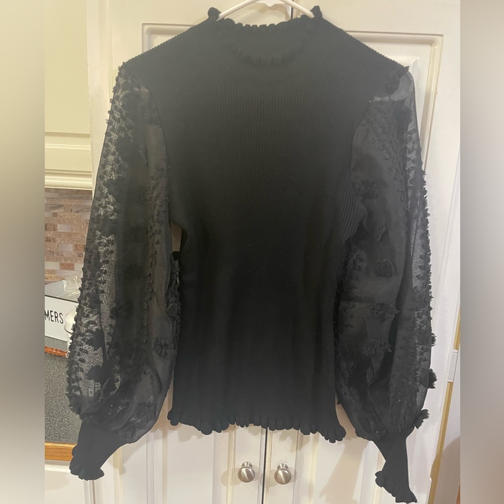 Black ladies sheer sleeve blouse Large